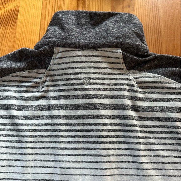 Men’s Lululemon Surge Warm 1/2 Zip Size Large Heathered Grey Stripe - Picture 8 of 10